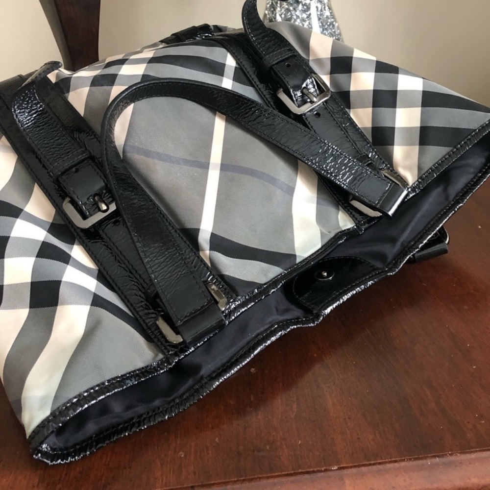 Burberry Black Beat Check Nylon And Patent Leather Lowry Tote - Picture 13 of 16